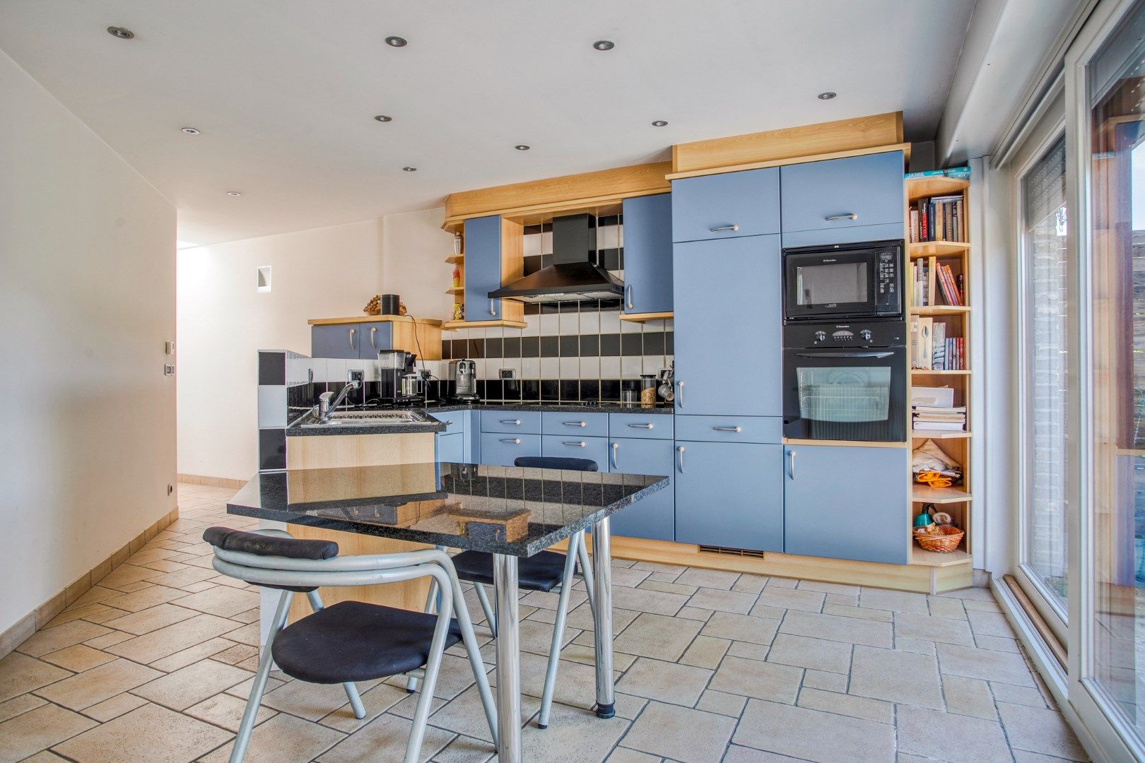 Ruime woning met 3 slaapkamers, bureau en tuin! foto 5