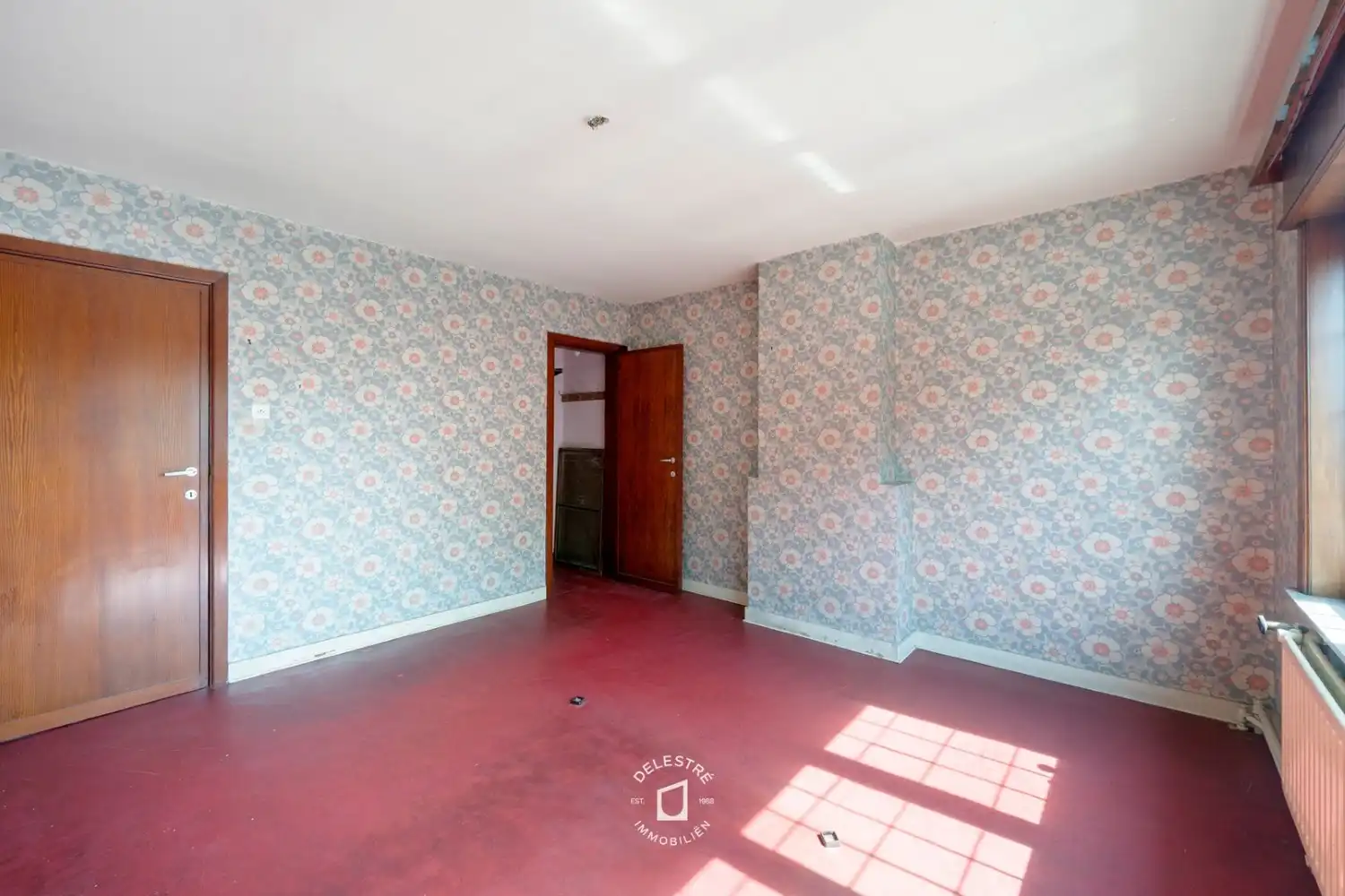 TE RENOVEREN ruime woning MET GARAGE boordevol karakter en mogelijkheden foto 12