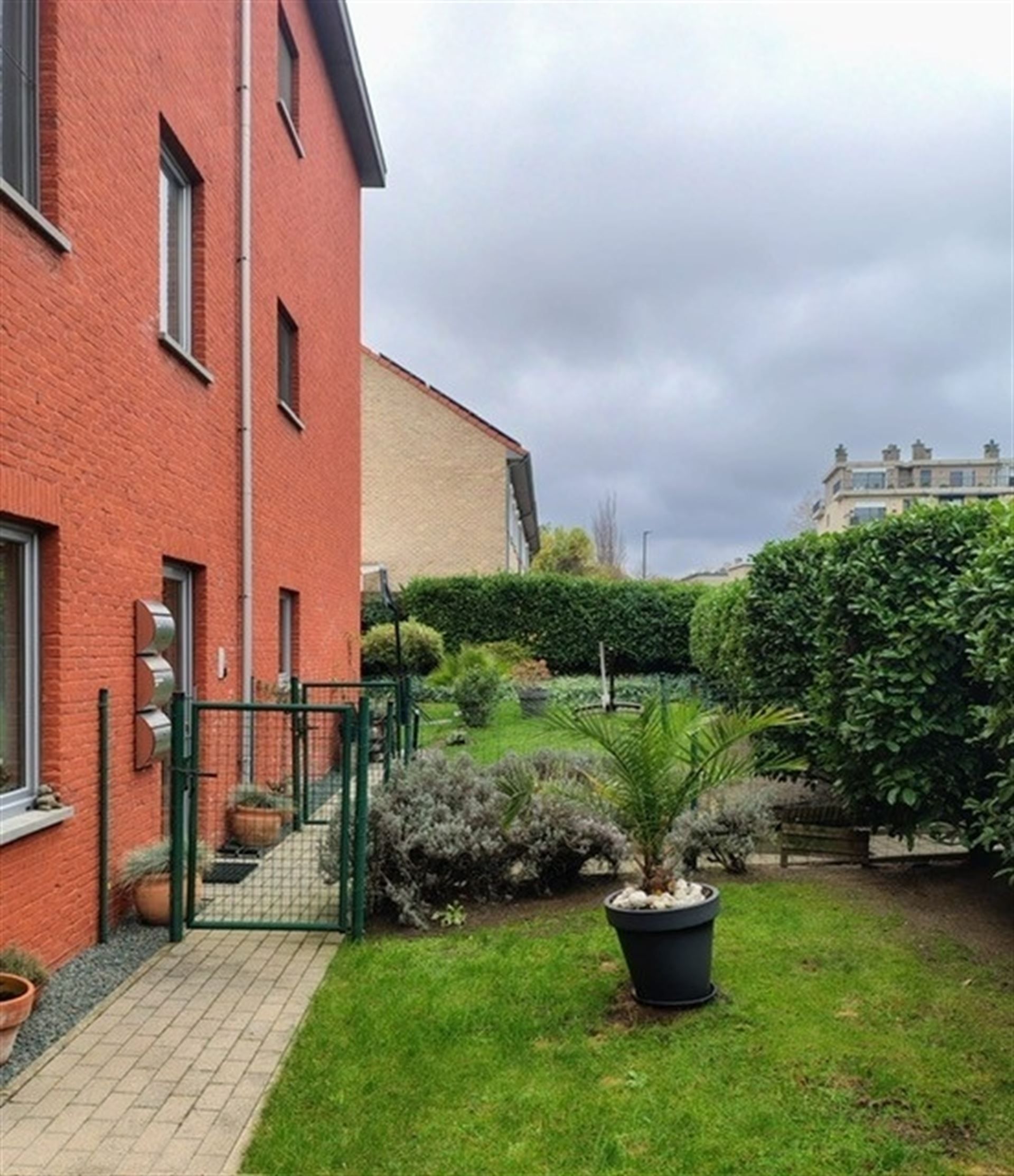 Stijlvol appartement met 2 slaapkamers en grote tuin! foto 12