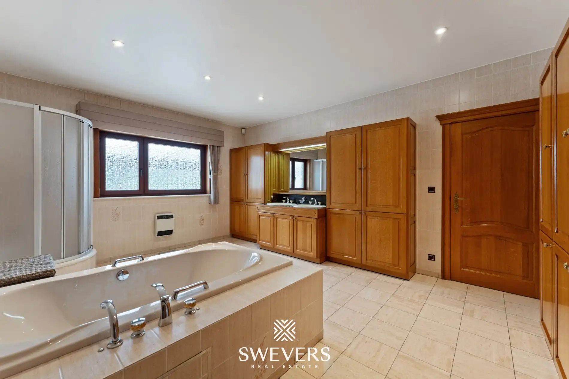 Villa met 395m² woonruimte op 48a zuidgericht perceel foto 13