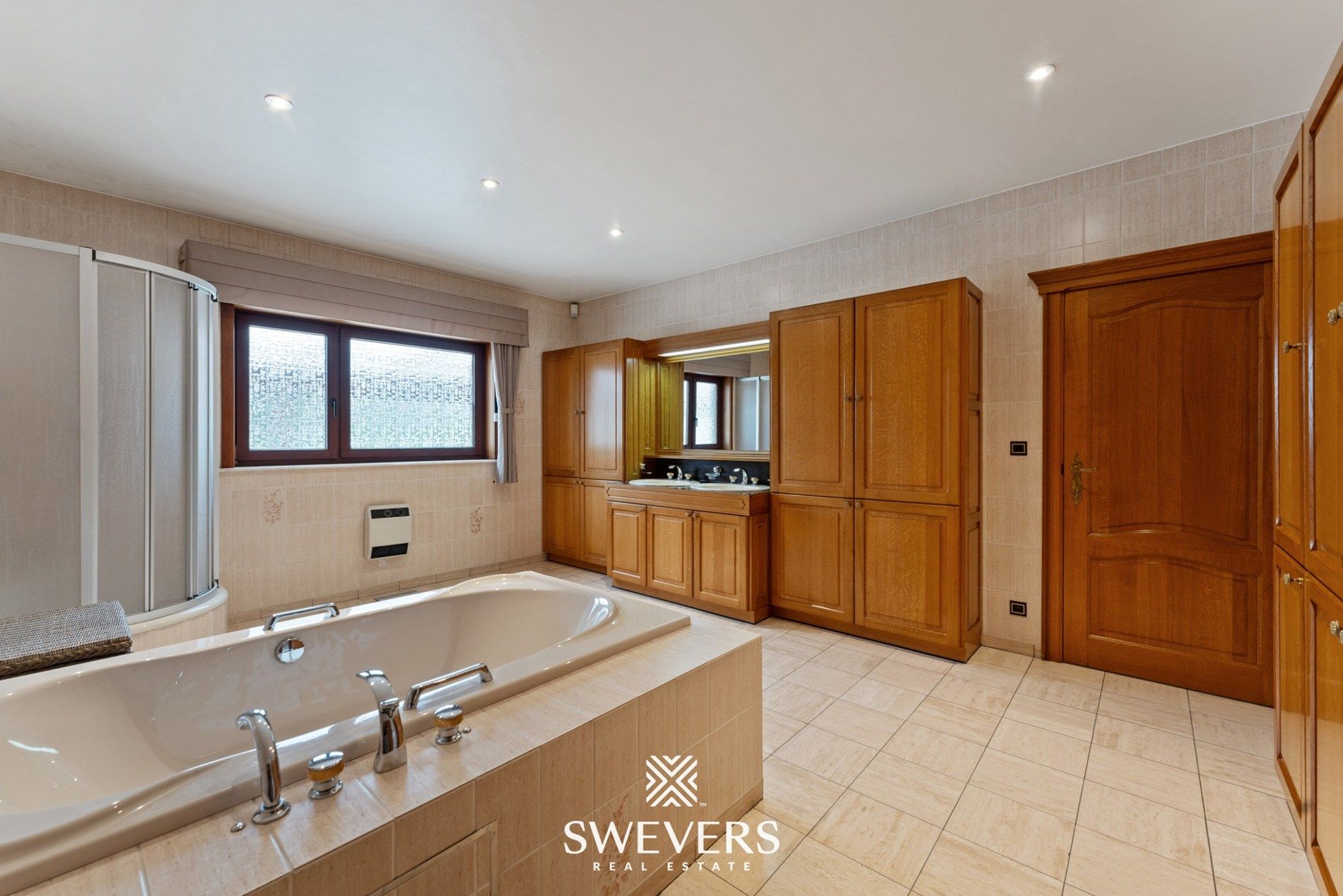 Villa met 395m² woonruimte op 48a zuidgericht perceel foto 11