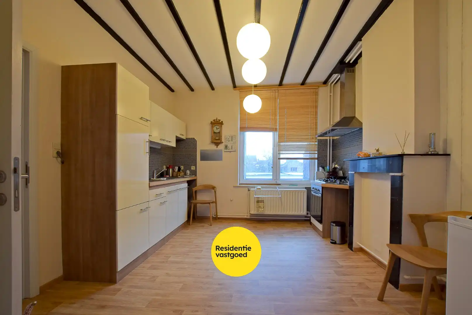 Statige herenhuis te Nieuwpoort-stad met 4 slaapkamers en 2 badkamers. foto 8