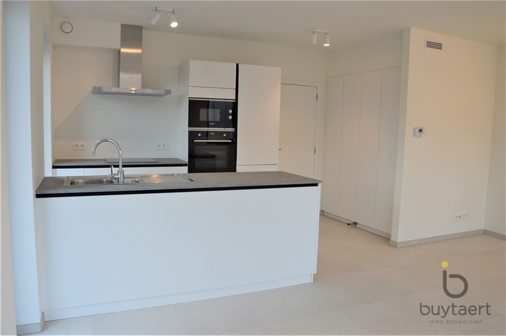 Recent appartement met twee slpks te Deurne. foto {{pictureIndex}}
