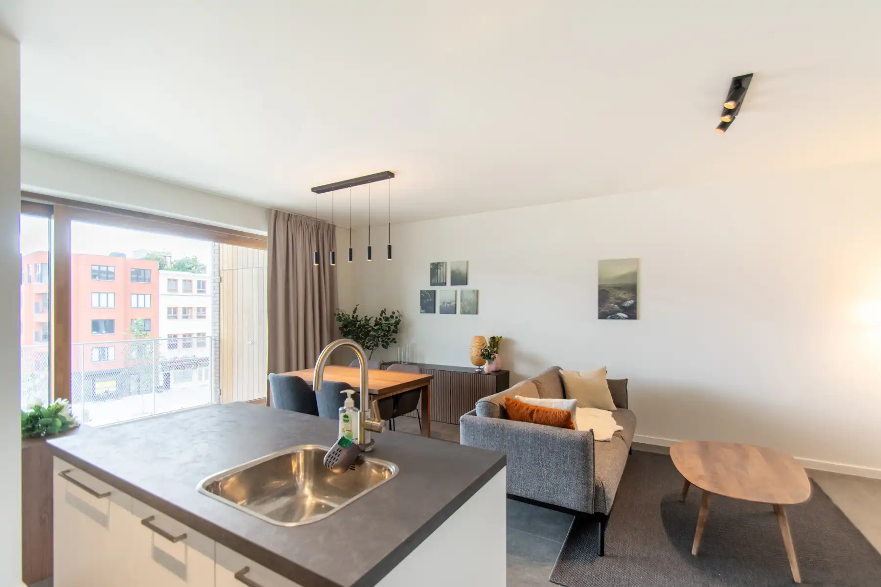Prachtig gemeubeld 2- kamer appartement met groot terras foto 5