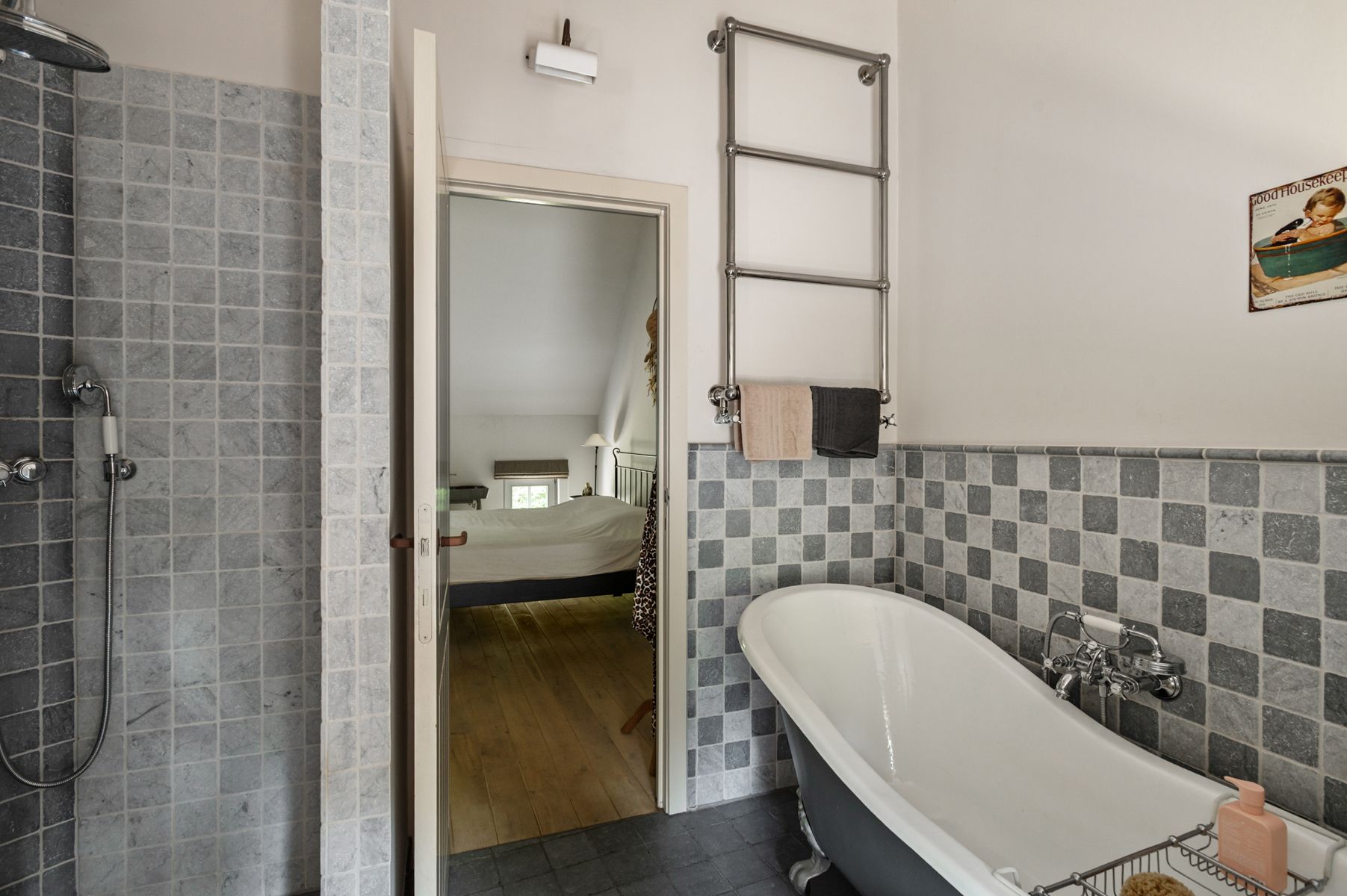 UNIEKE INSTAPKLARE WONING MET ZWEMBAD foto 17