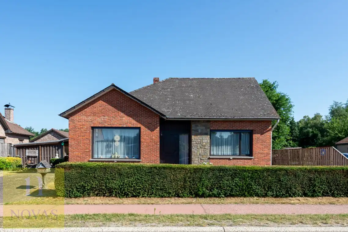 Landelijk gelegen woning op een perceel van 15 are, 23m straatbreedte foto 3