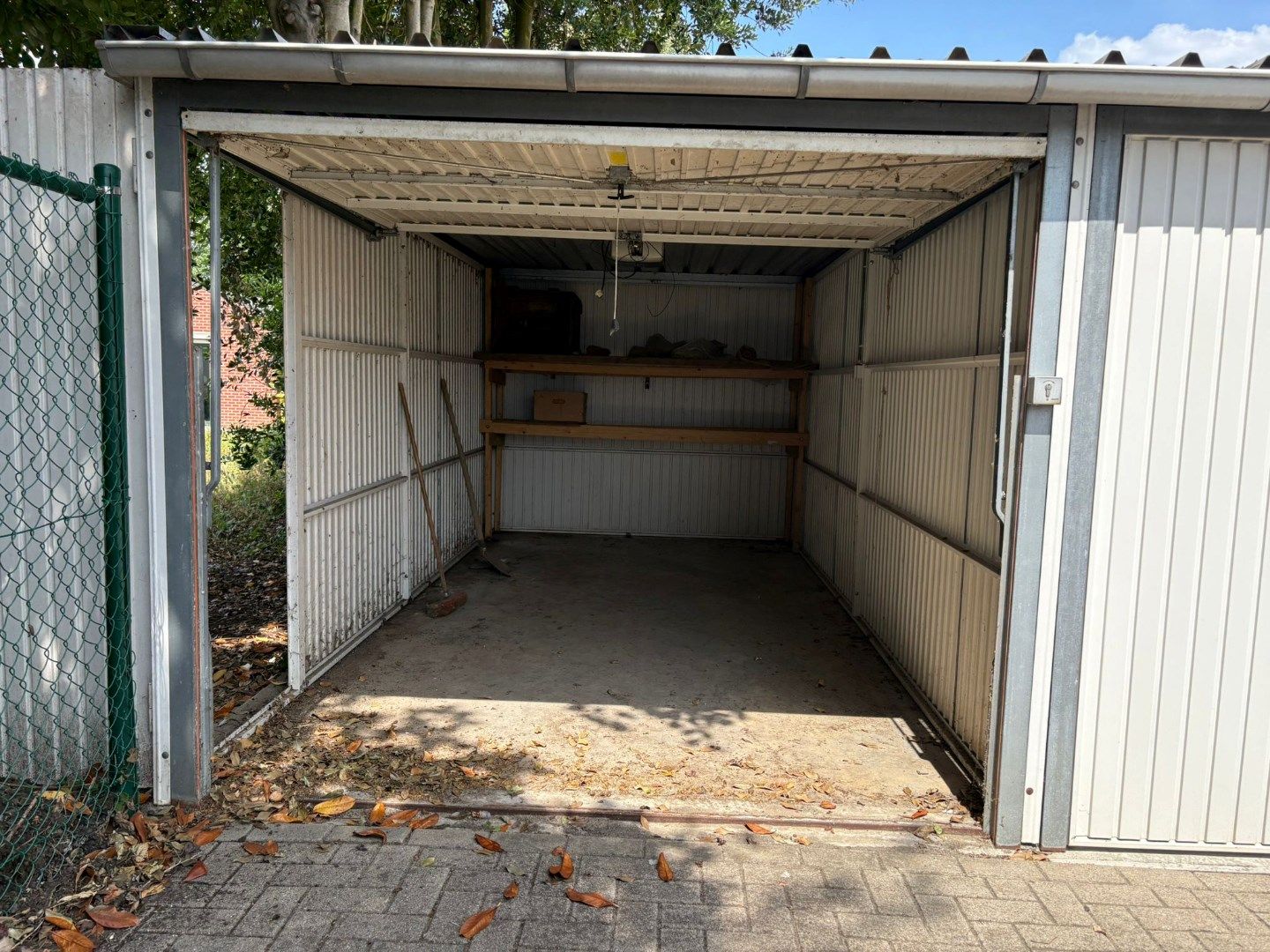 Afgesloten garagebox op wandelafstand van het centrum !  foto 3