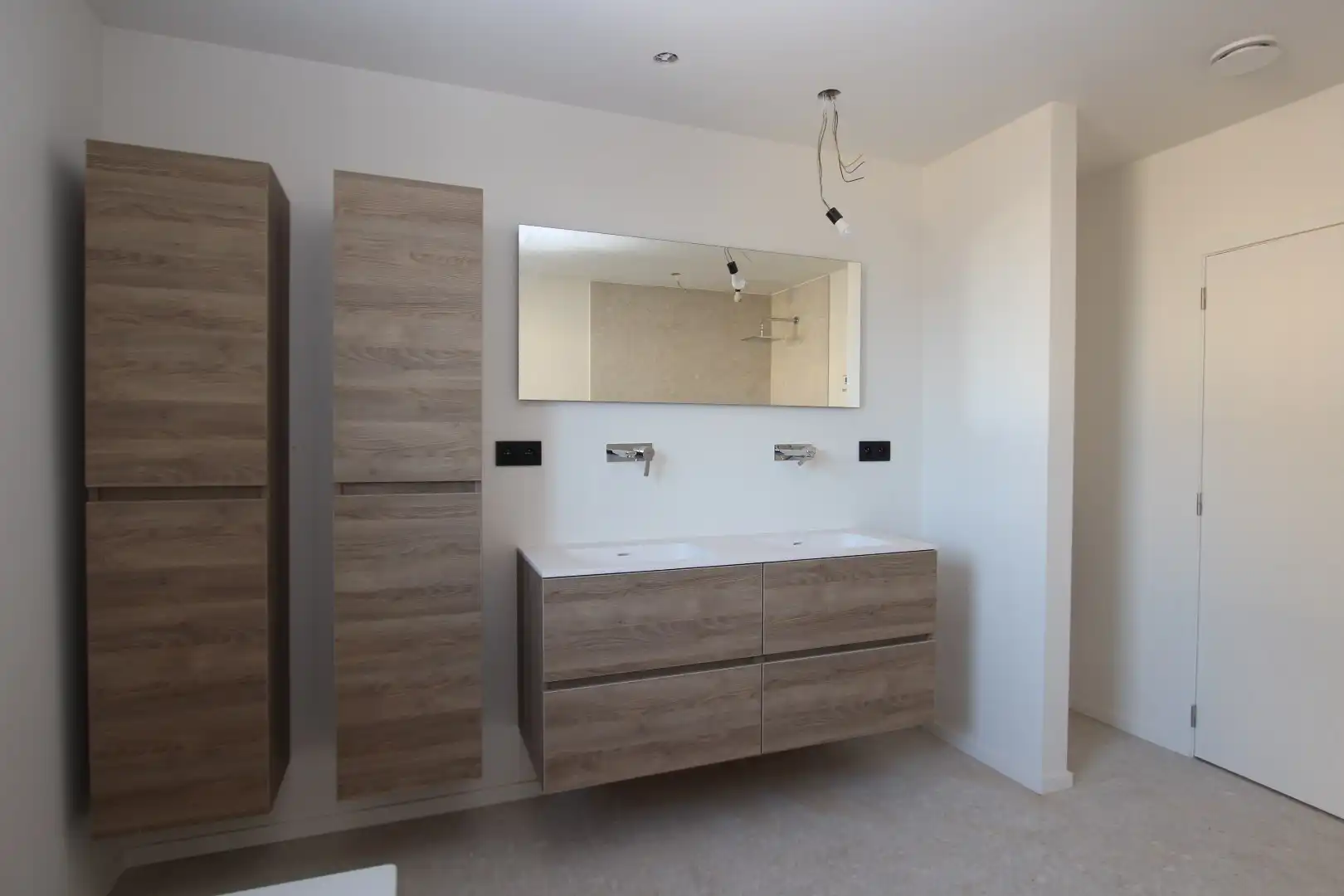 PRACHTIG AFGEWERKTE WONING (2020) foto 8