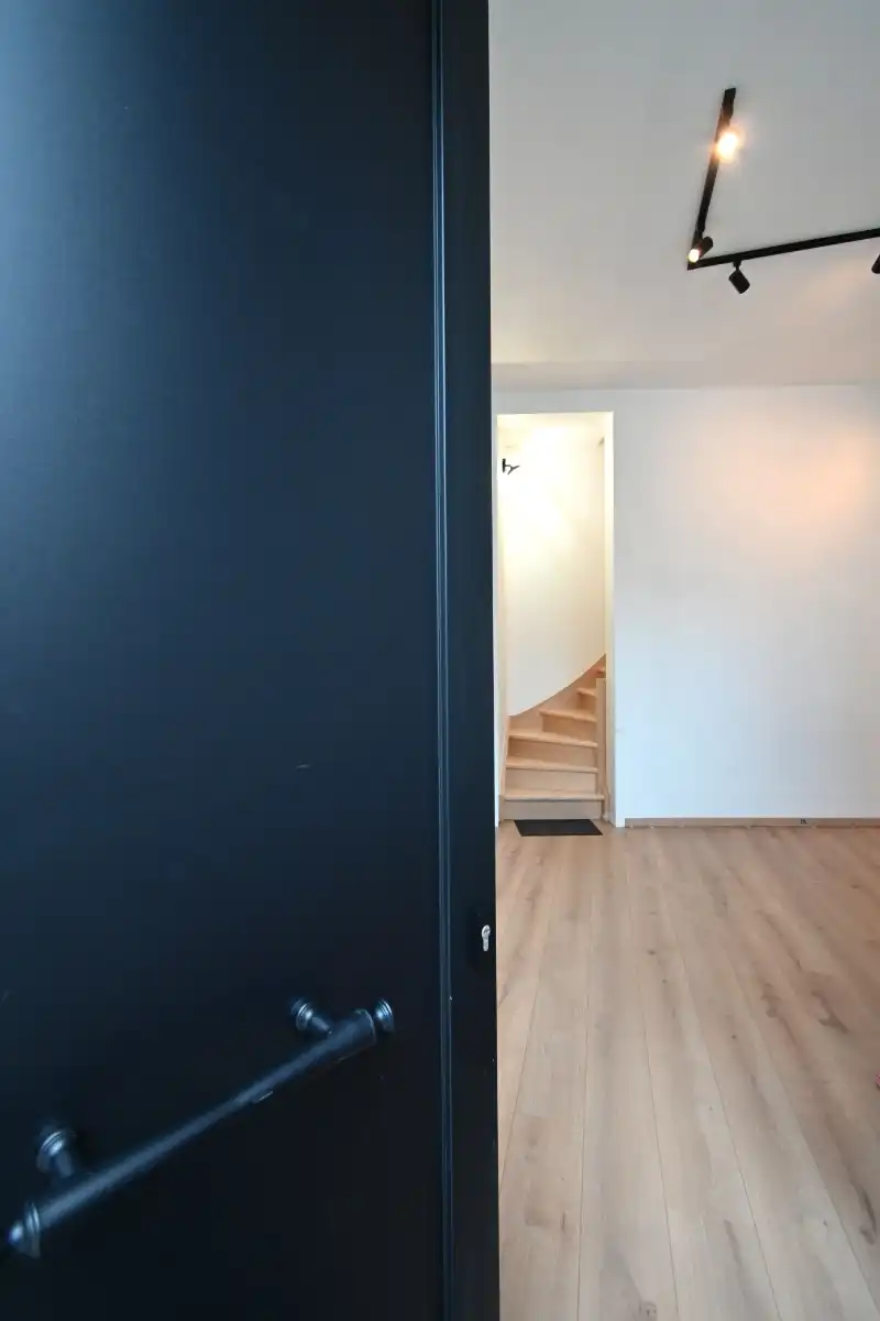 Instapklare, volledig gerenoveerde woning met 3 slaapkamers en tuin met groen zicht – EPC A foto 2