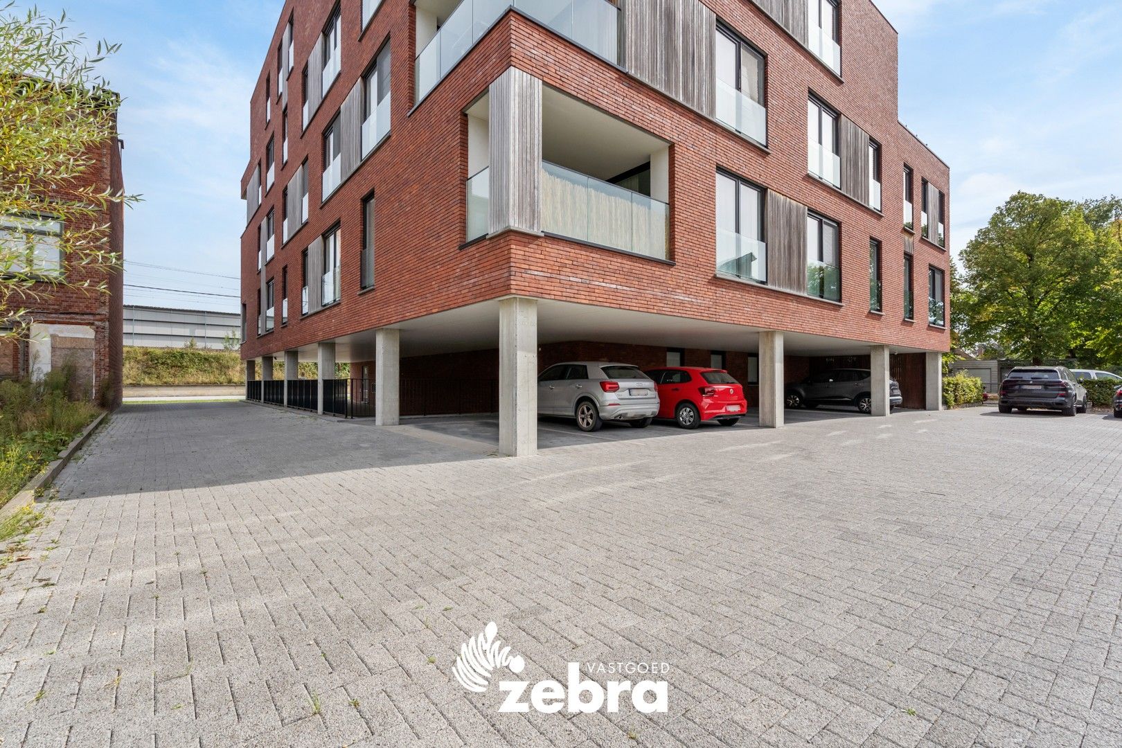 Recent tweeslaapkamerappartement met autostaanplaats vlak bij centrum Roeselare! foto 14