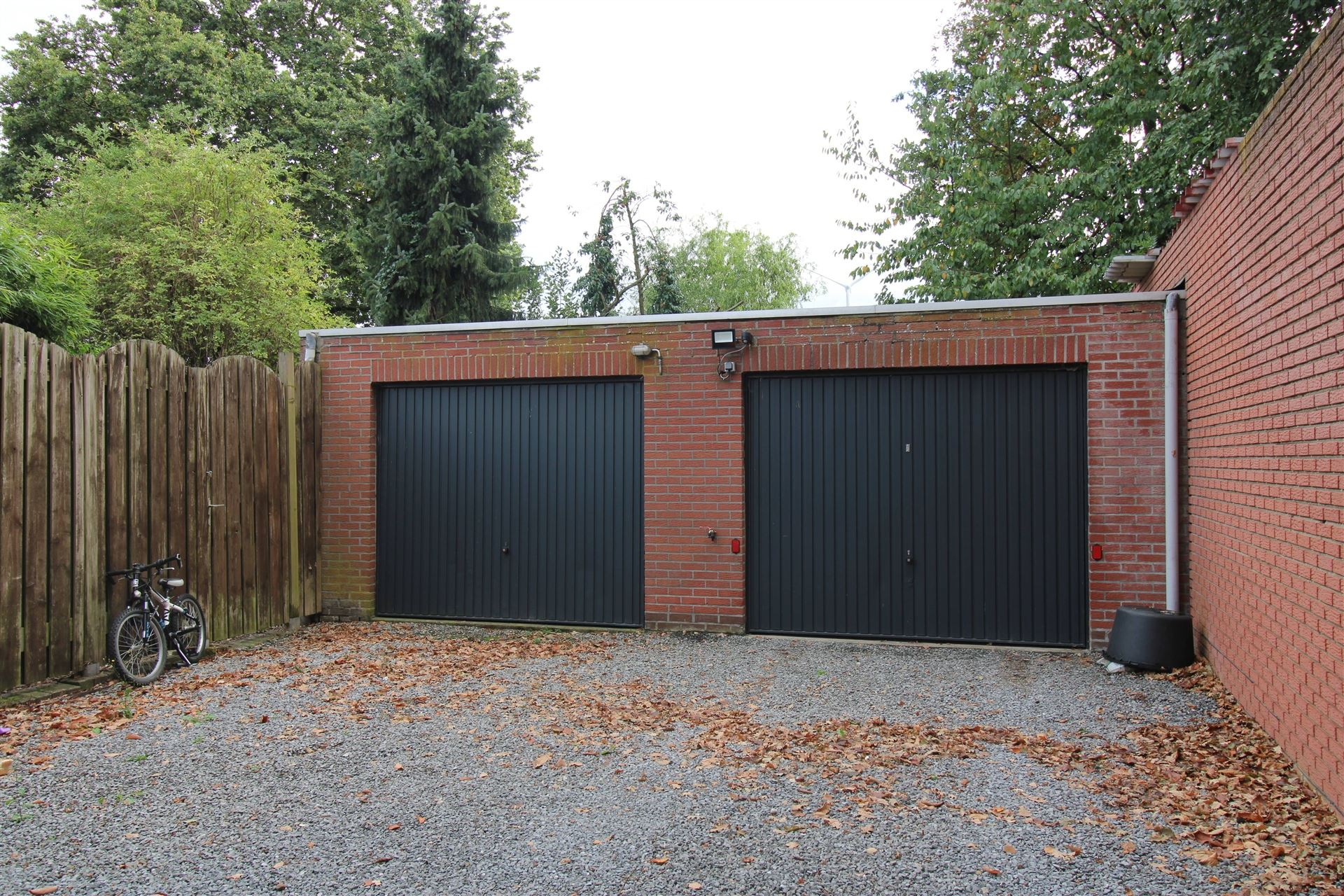 Opbrengsteigendom met 2 verhuurde eenheden op toplocatie in Maasmechelen! foto 19