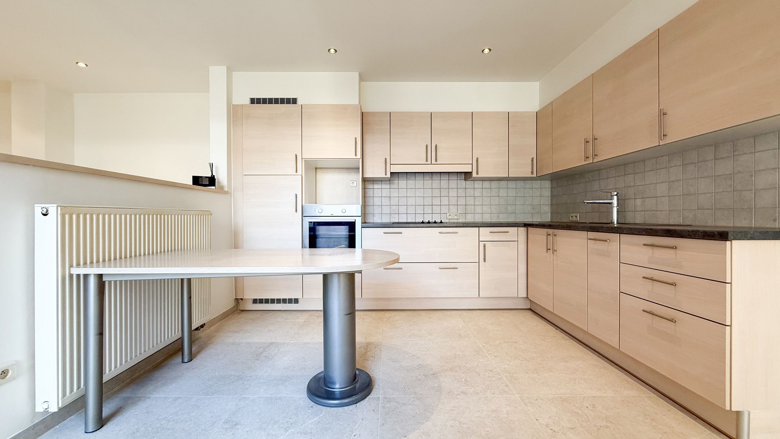 Opbrengsteigendom met Appartement en kantoorruimte! foto 25