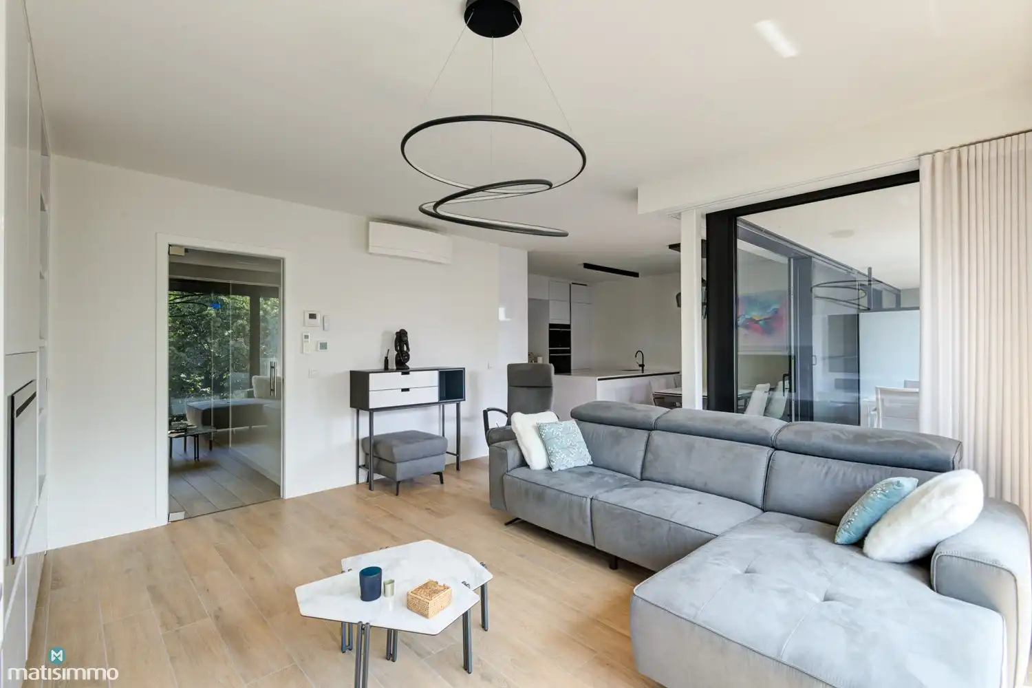 LUXUEUS AFGEWERKT APPARTEMENT MET 2 SLAAPKAMERS, OVERDEKT TERRAS, KELDERBERGING EN OPTIONELE ONDERGRONDSE AUTOSTAANPLAATS IN BILZEN-CENTRUM foto 5