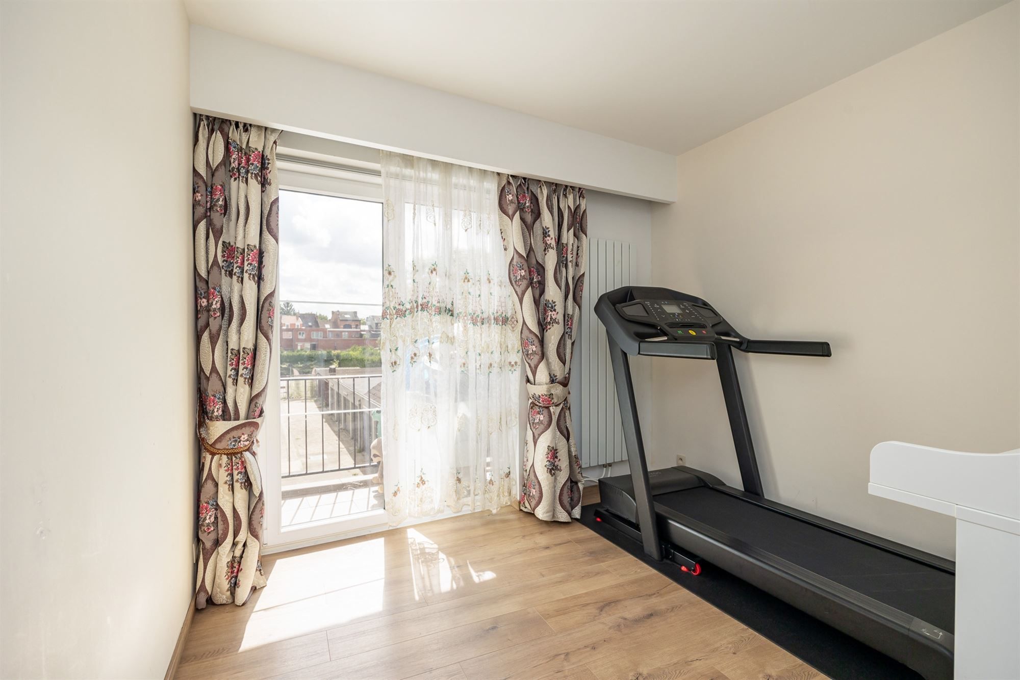 Gerenoveerd appartement met 2 slaapkamers en terras foto 7