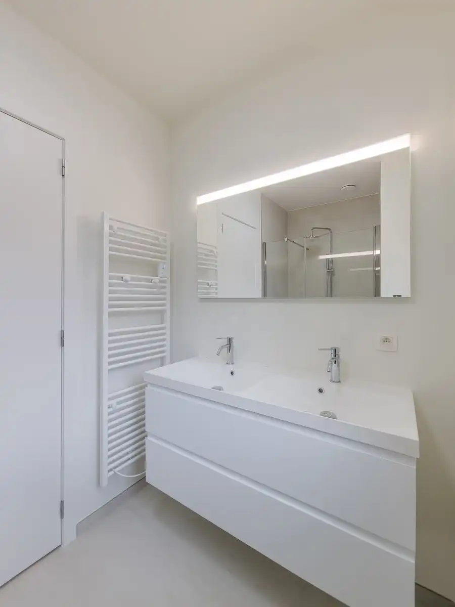 Ongemeubeld 2 slpk app. met mooi terrras foto 8