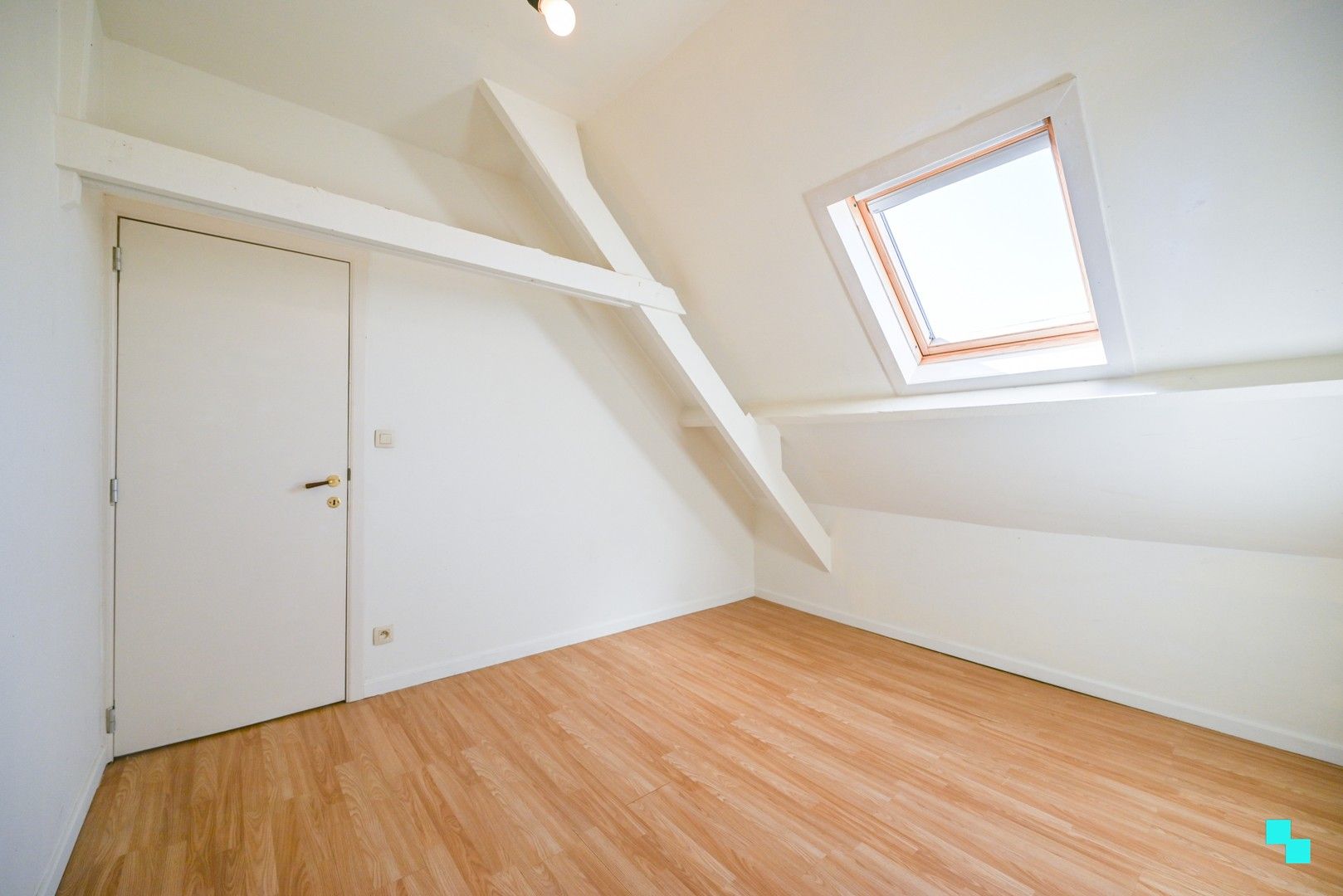 Op te frissen eengezinswoning met uitweg achteraan foto 27