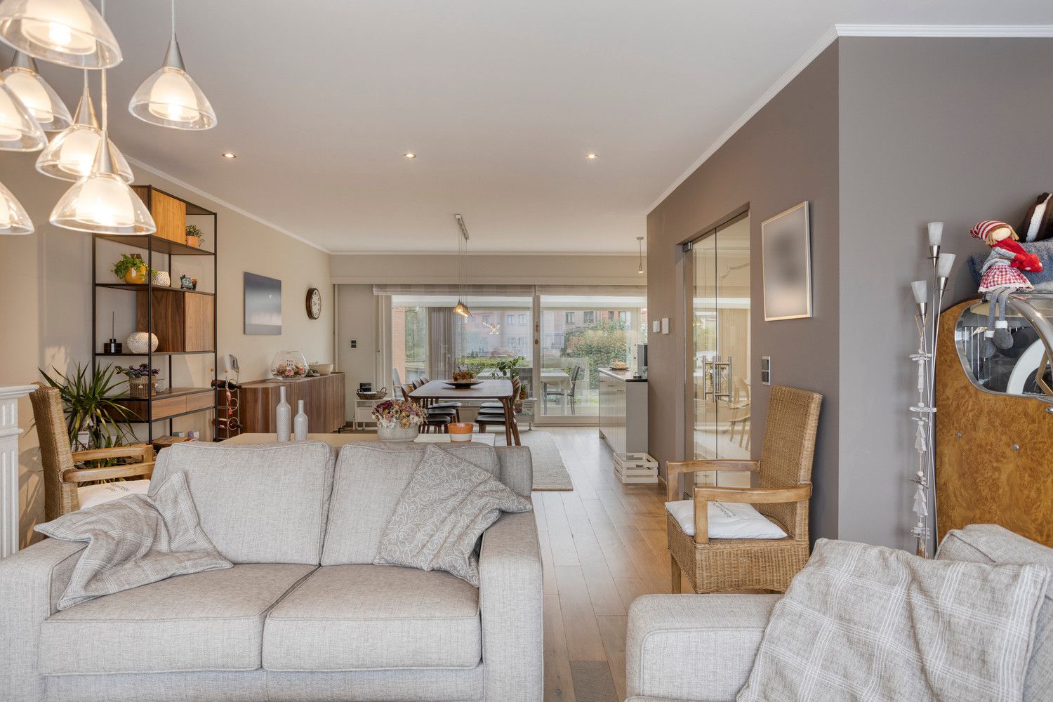 Mooie bel-étagewoning met 3 slks, garage, zomerkeuken en tuin! foto 8