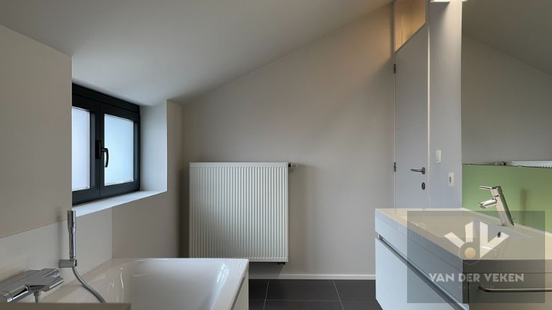 Mooi afgewerkte 2-slaapkamer woning foto 17