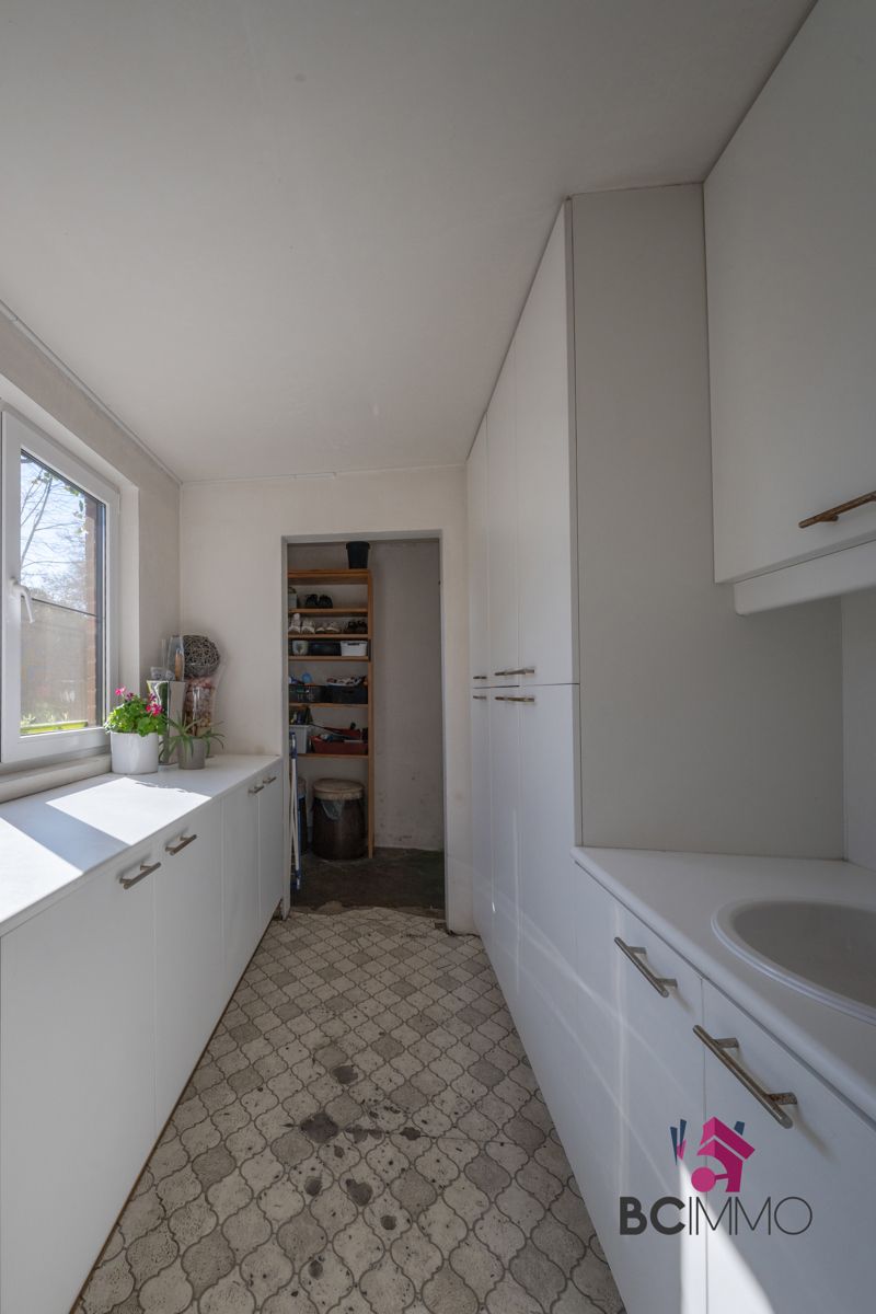 Ruime woning met praktijkruimte en 6 slaapkamers te Genk foto 14