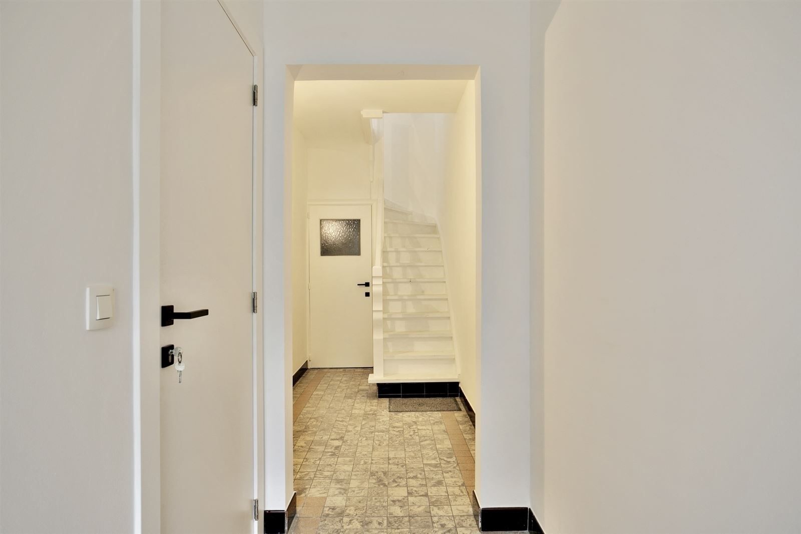 Stijlvol gerenoveerd 1 SLPK appartement op heerlijke ligging te Mortsel. foto 10