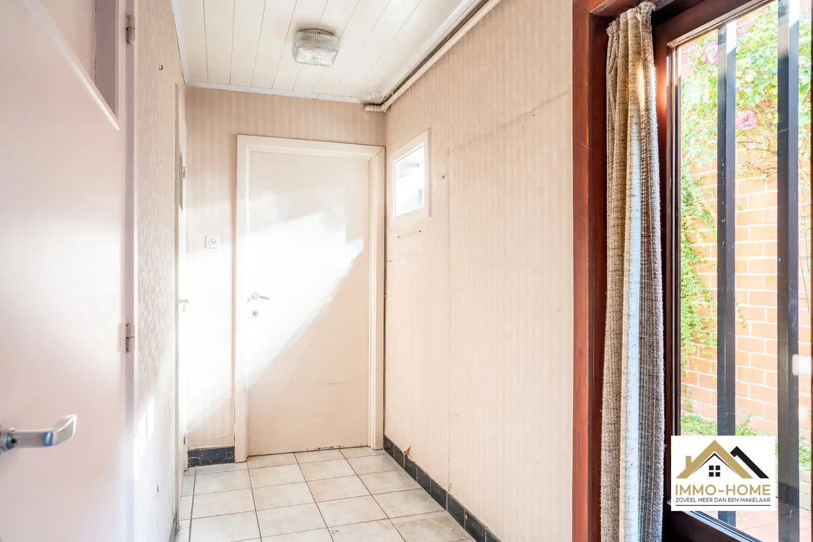 Te renoveren woning met garage centrum Beervelde!  foto 17