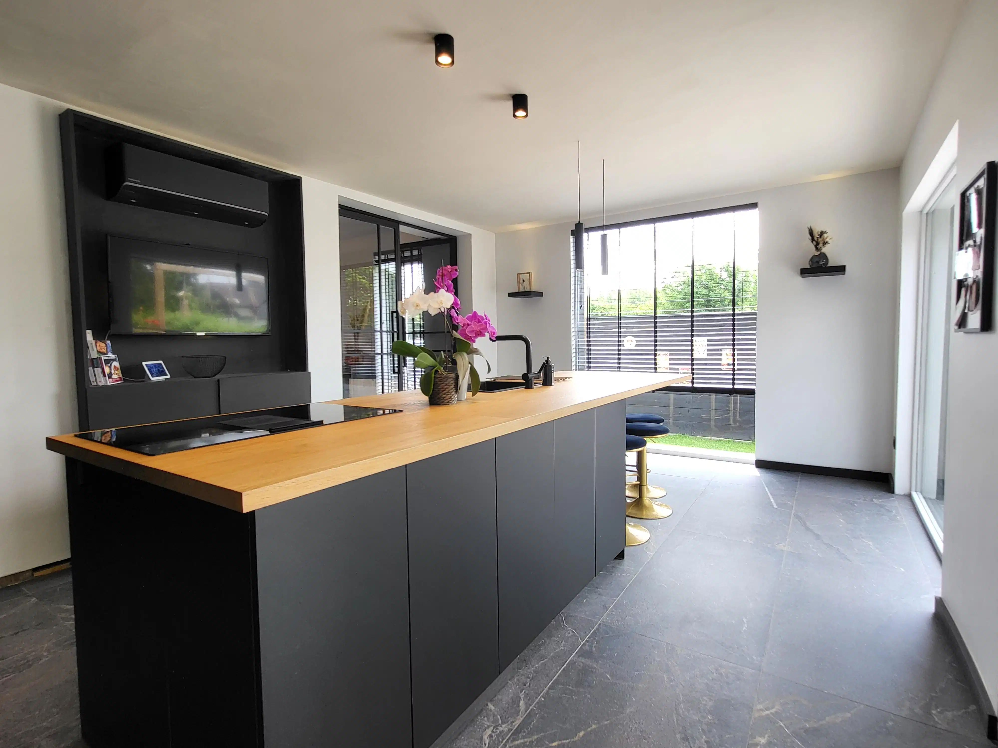 Instapklare en energiezuinige woning die tussen 2021 en 2026 grondig werd gerenoveerd, gelegen in het landelijke Smeerebbe-Vloerzegem. foto 21