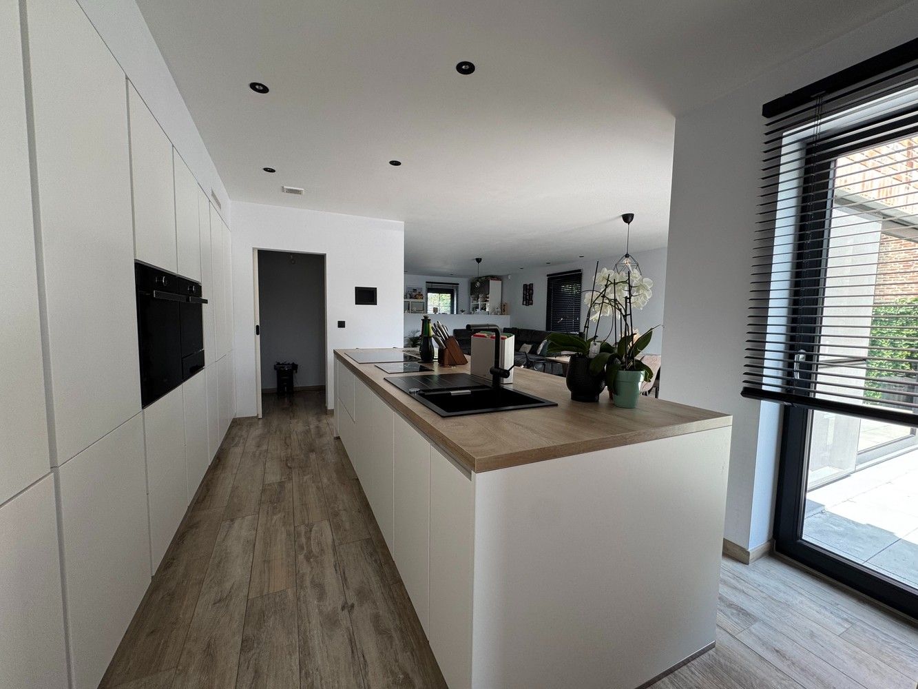 Prachtige energieneutrale woning met 4 slpks en aangelegde tuin foto 8