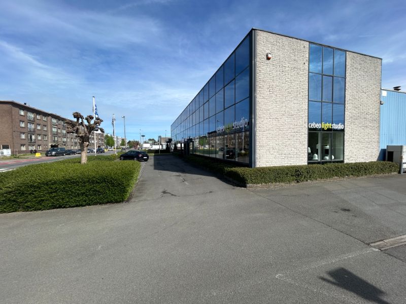 Polyvalent bedrijfspand met uitstekende visibiliteit & ruime parking – Gent (Havengebied) foto 3