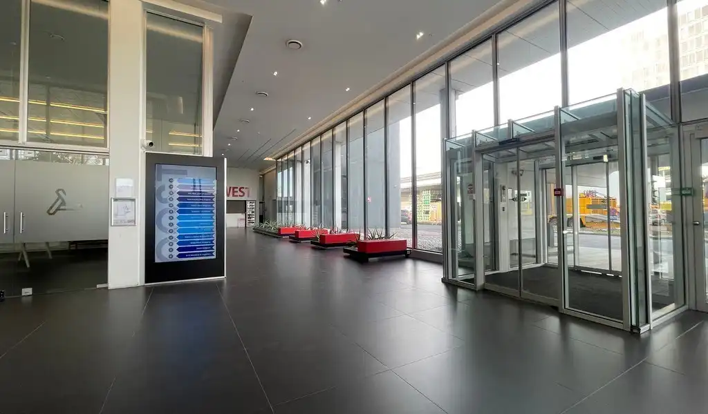 Vernieuwde kantoren te huur in Ahlers Building te Antwerpen foto 3