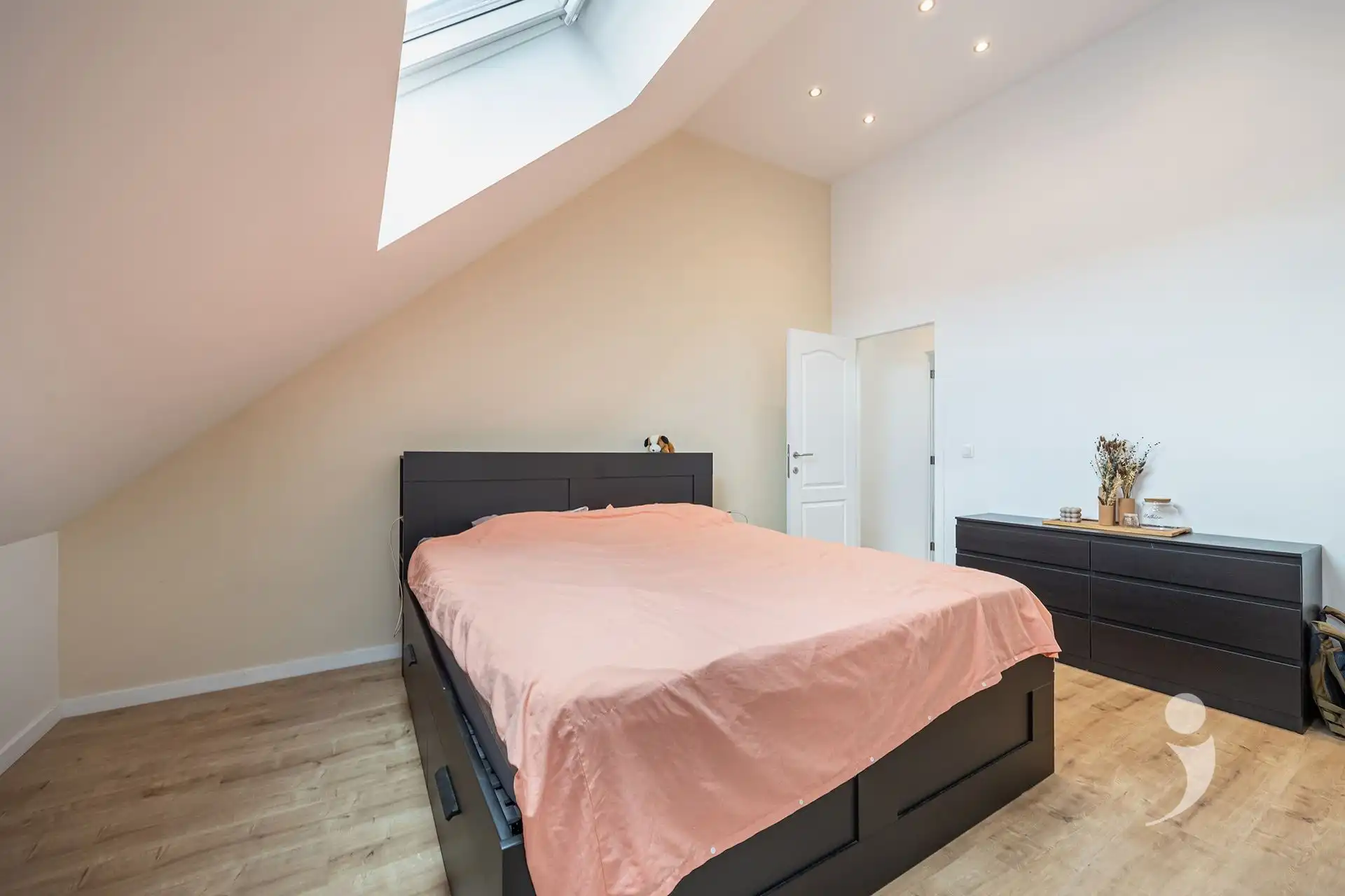 Recent gerenoveerde woning op een rustige locatie! foto 23