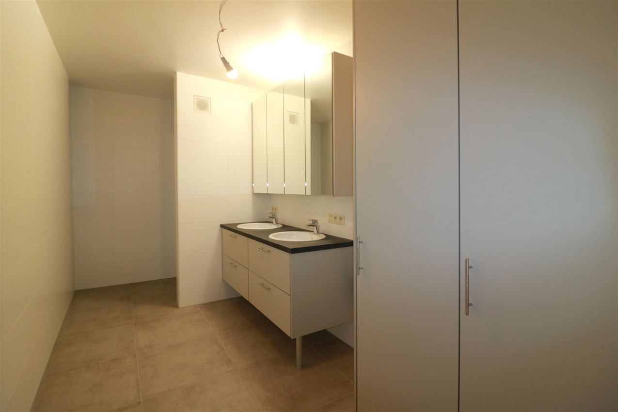 Unieke duplex met twee slpk, terras, autostaanplaats, label A foto 37