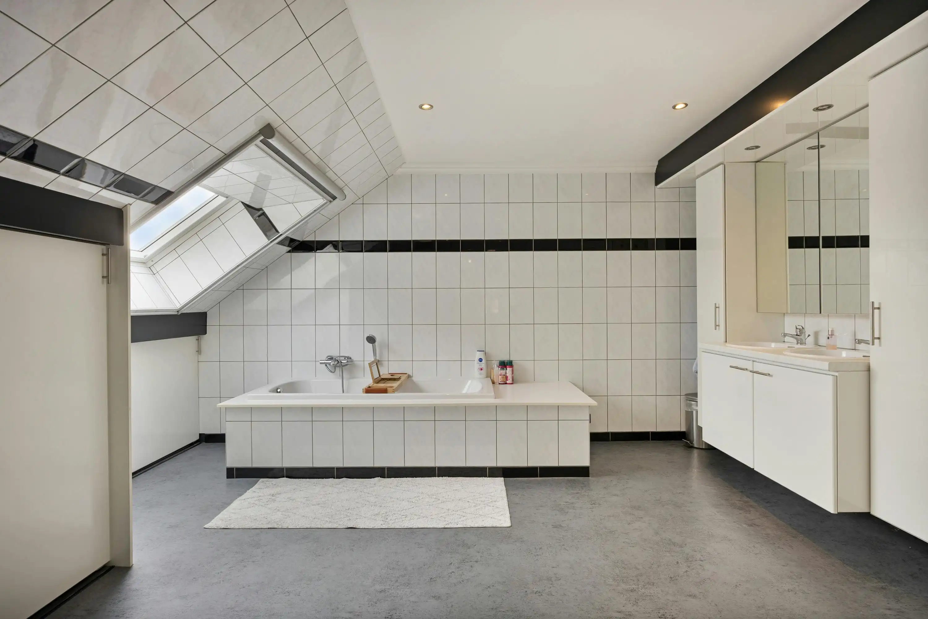 Instapklaar, future-proof huis op rustige ligging te koop in Lanklaar foto 11