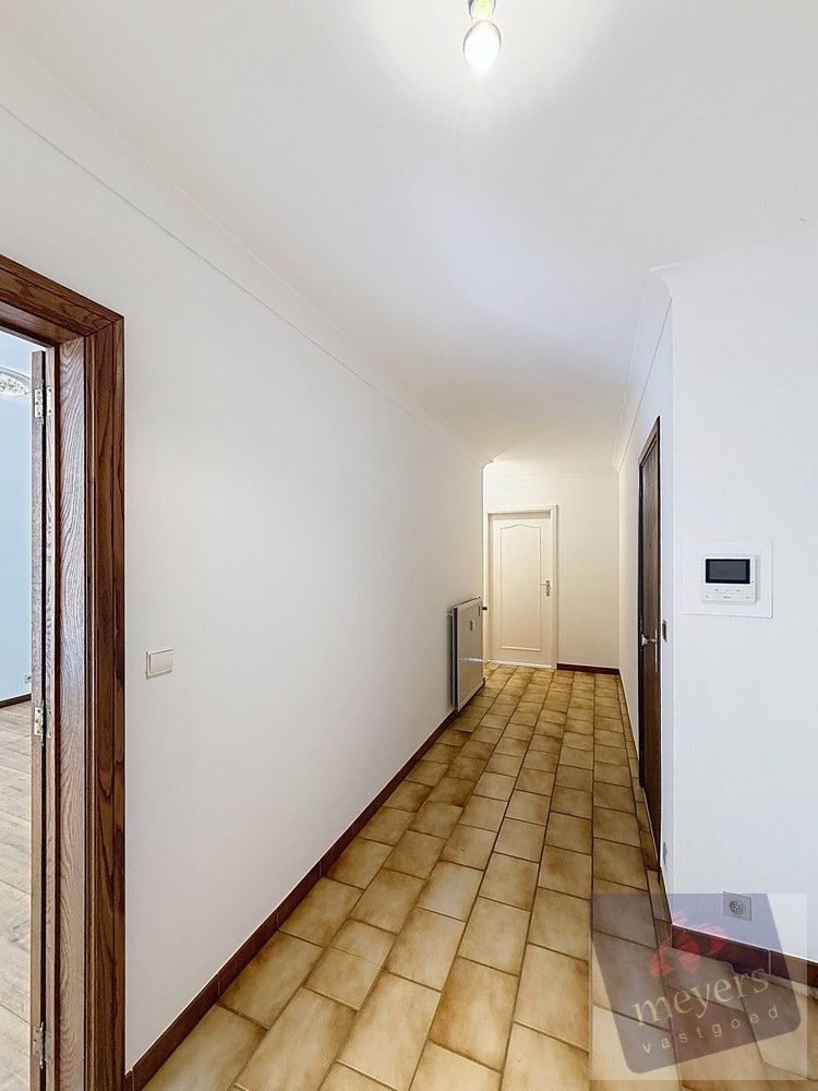 Instapklaar appartement met balkon en garage op toplocatie in Kuringen foto 3