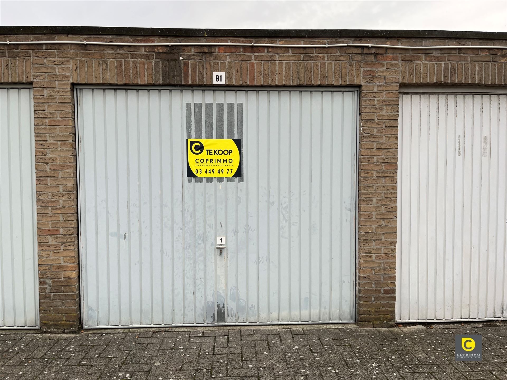 Centraal gelegen garagebox te Romeinse Put foto {{pictureIndex}}