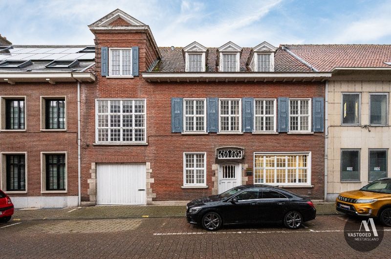 Hoofdfoto van de publicatie: Charmante en statige woning in centrum Eeklo