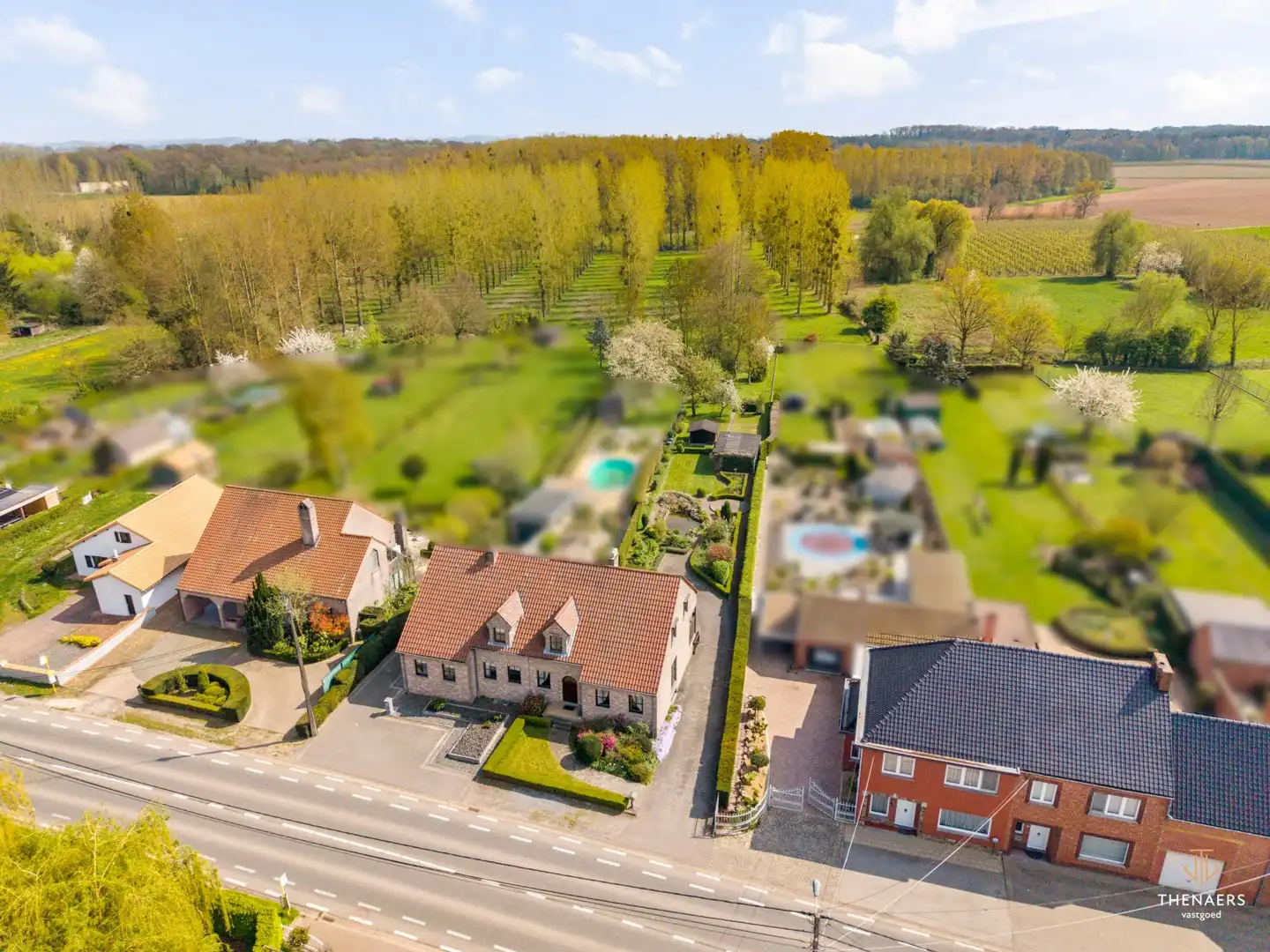 Ruime halfopen woning met 3 slaapkamers en prachtige tuin. foto 28