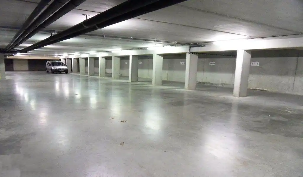 Ingedeelde kantoorruimte te huur in Clinton Park in Roeselare foto 10