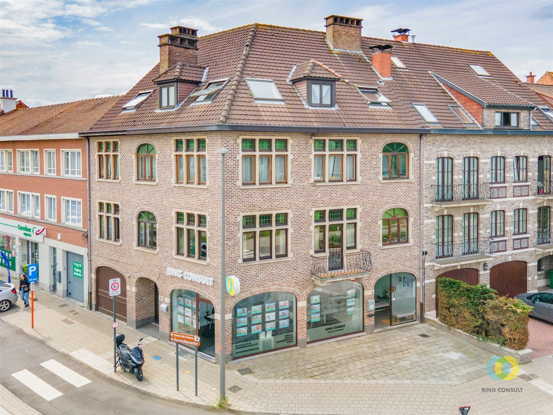 Zeer ruim appartement in klein gebouw foto 12