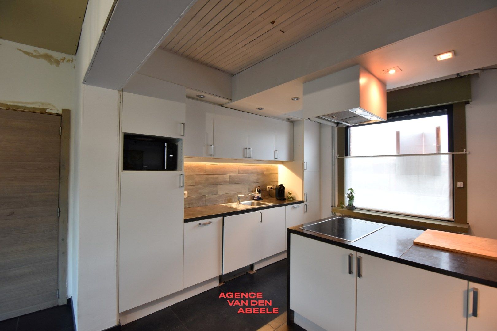 Charmante half-open bebouwing met 4 slaapkamers en tuin foto 7