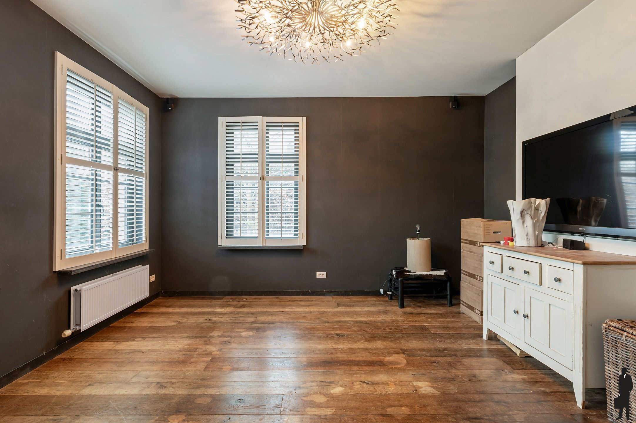 Grenzende aan bosgebied, sfeervolle villa op ca. 2.325m² foto 4