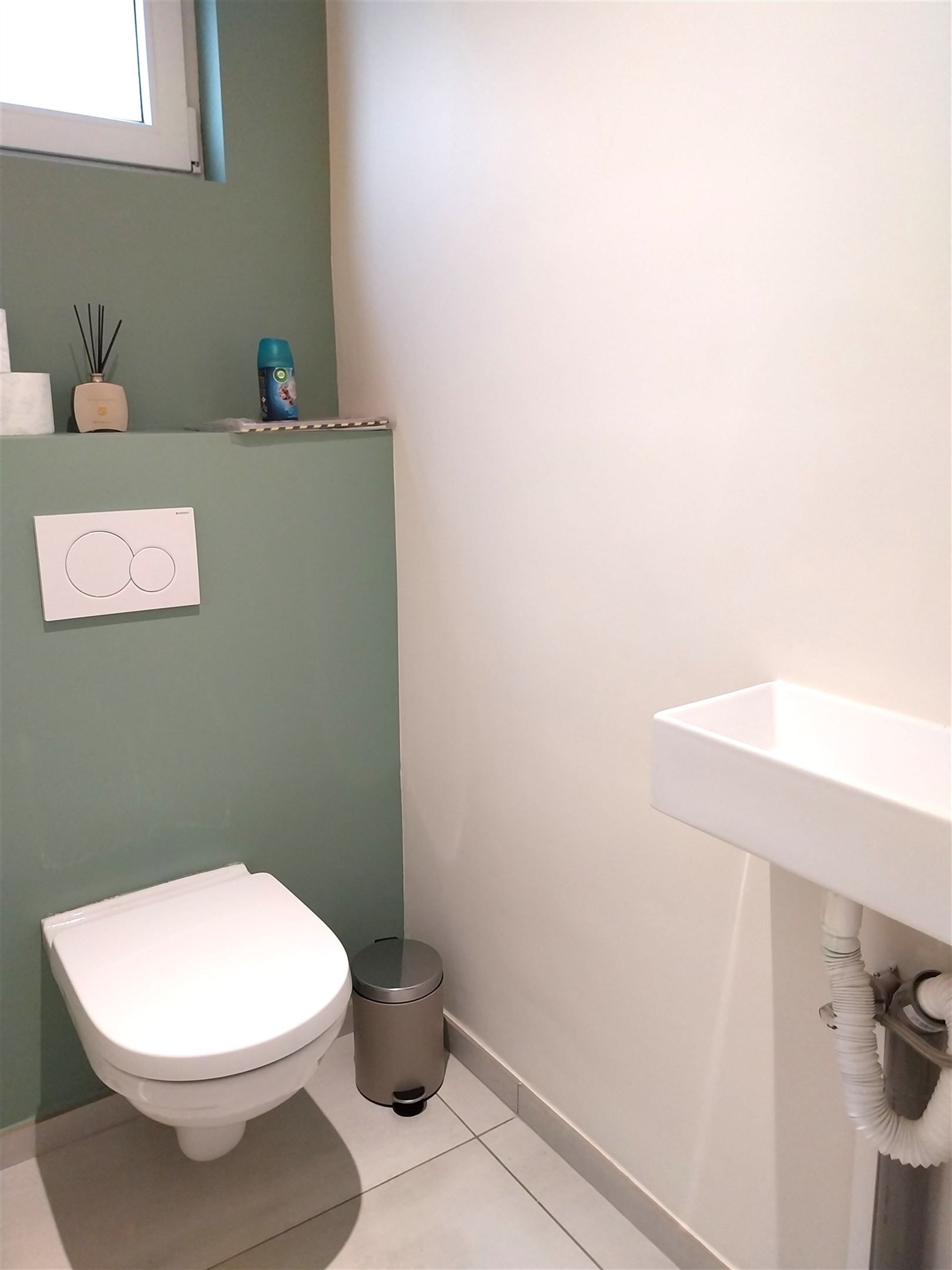 TE HUUR: Gerenoveerde halfopen bebouwing met 3 slaapkamers en ruime tuin! foto 14