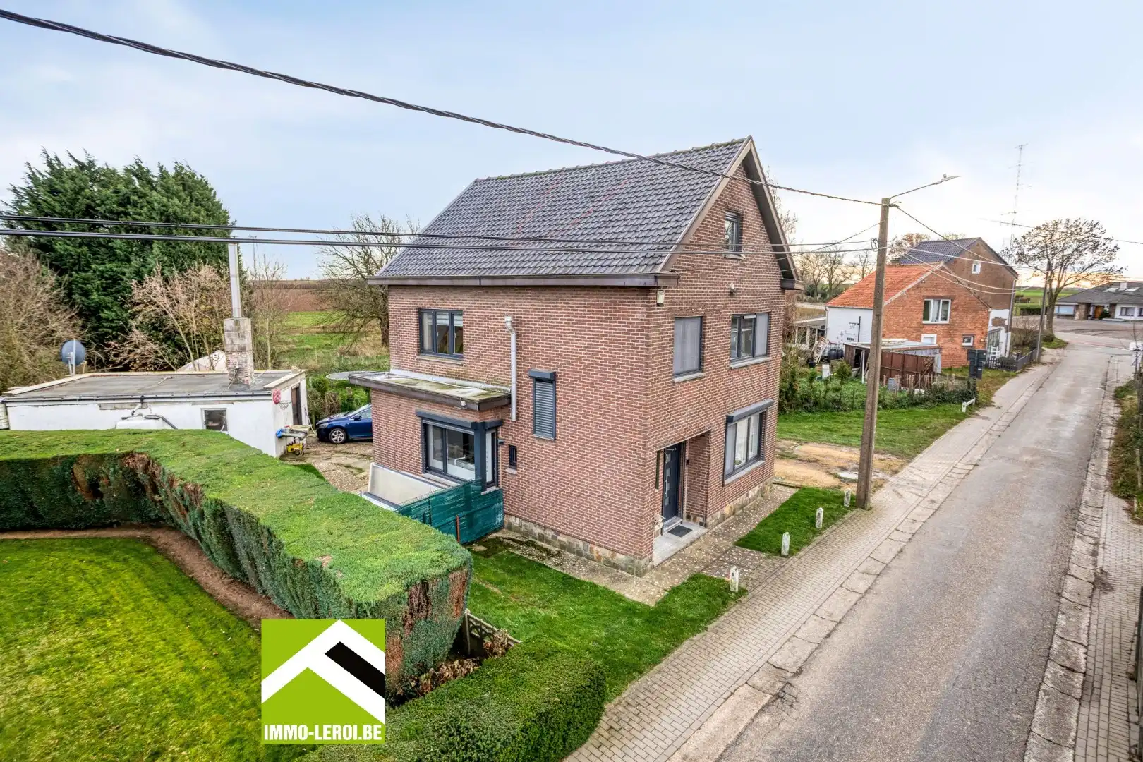 Rustig gelegen, vernieuwde woning met 4 slaapkamers en grote tuin foto 24