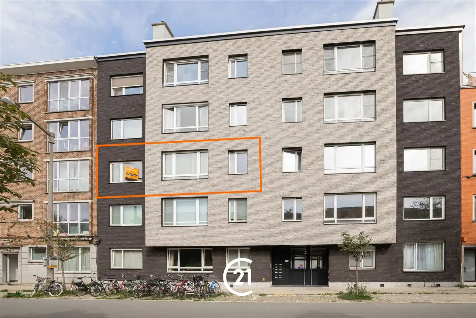 Instapklaar en stijlvol gerenoveerd appartement in Gent foto {{pictureIndex}}