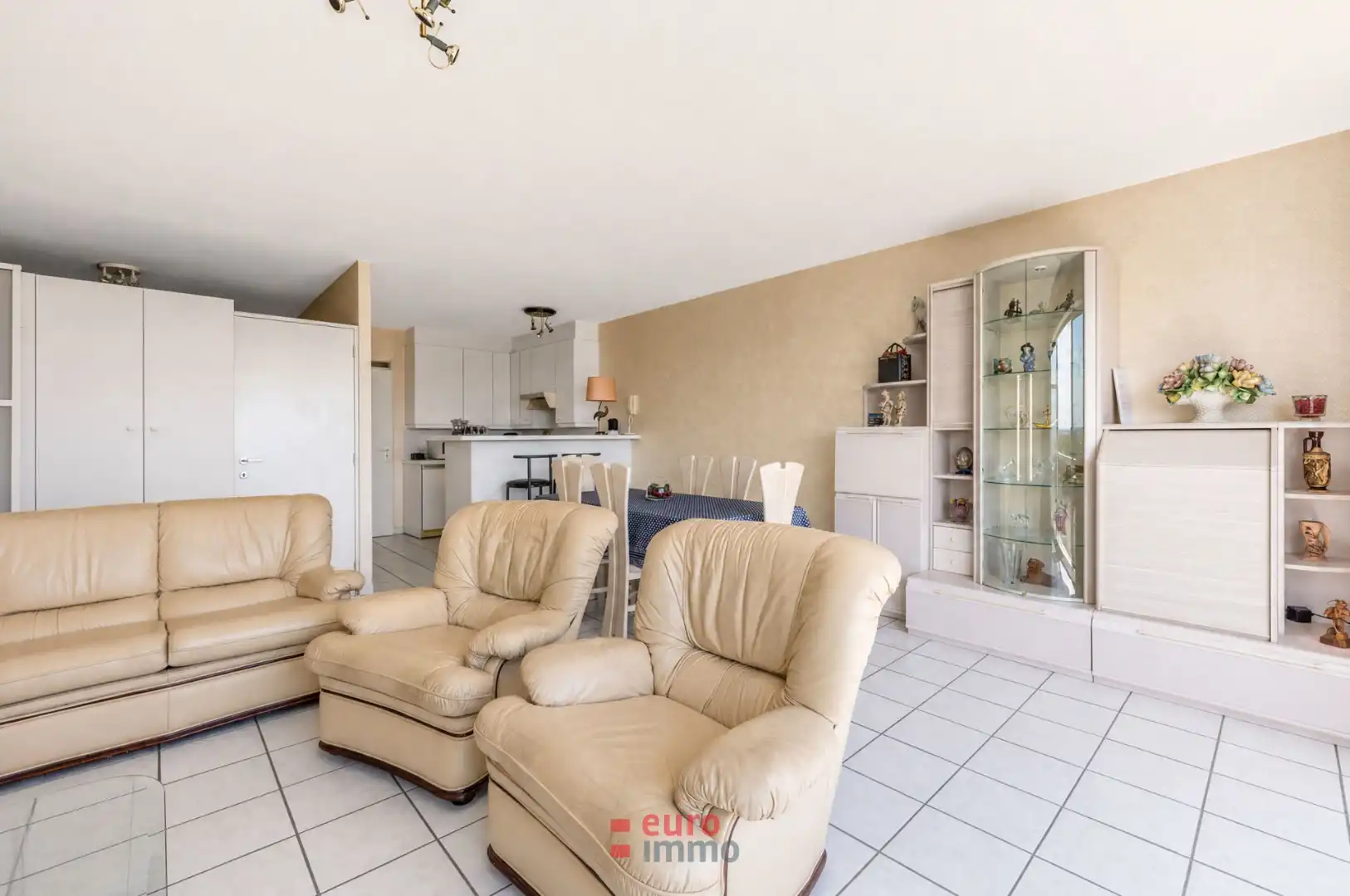 Zéér ruime studio met werkelijk fenomenale zichten! foto 6