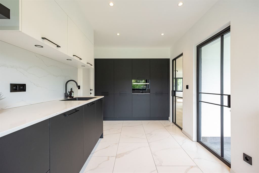 Stijlvol gerenoveerde villa met ruime tuin foto 7