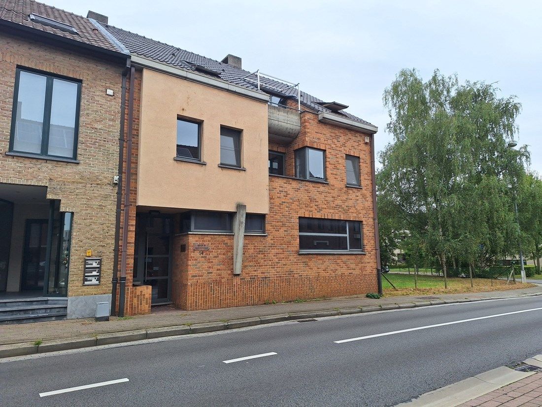 Ruim drie slaapkamer appartement te Beringen centrum foto 2