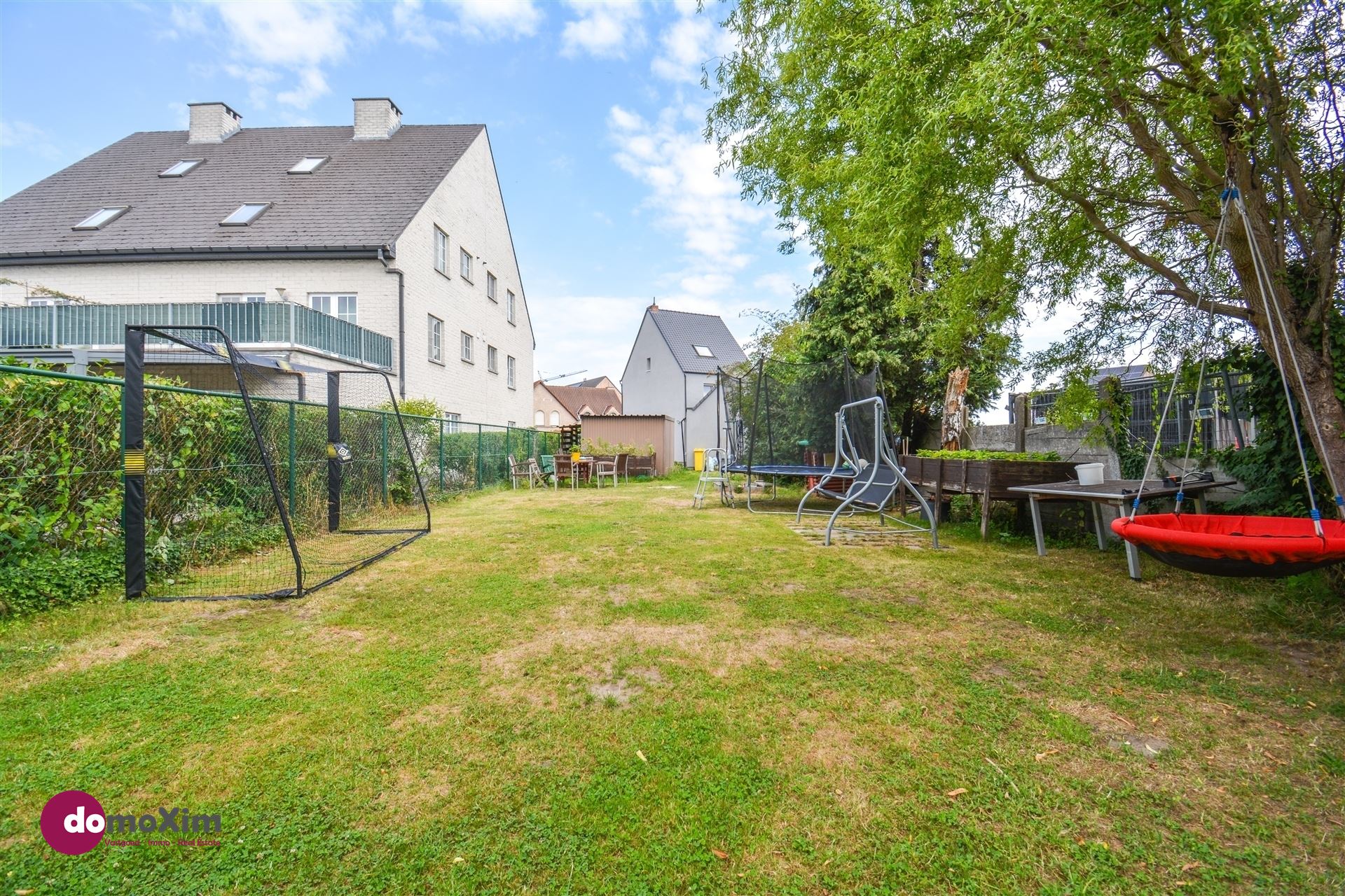 Centraal gelegen woning met 4 slaapkamers en grote tuin foto 19