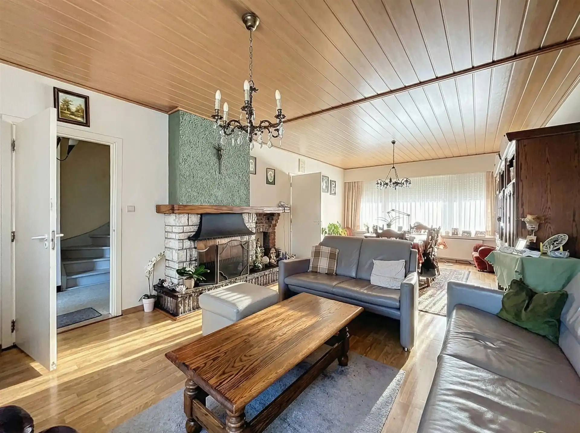 Gezinswoning met garage op perceel van 900m² met weids uitzicht! foto 4