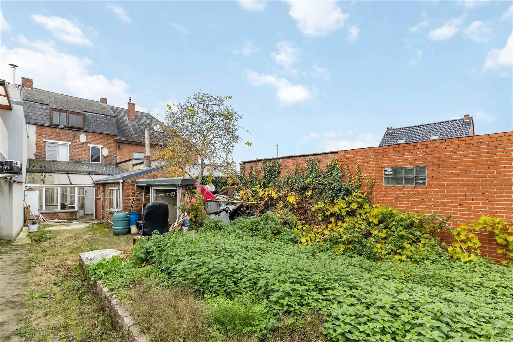 TE RENOVEREN WONING MET TUIN OP CENTRALE LIGGING TE BERINGEN foto 2