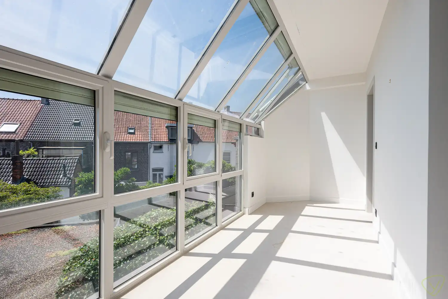 Uitzonderlijk groot appartement nabij het station van Eeklo! foto 12